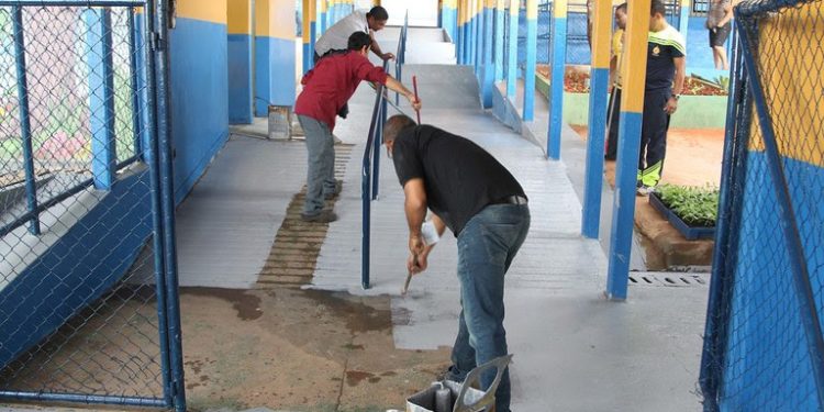 Presidente sanciona lei que institui pacto pela retomada de obras inacabadas