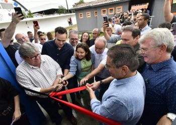 João Azevêdo inaugura Ginásio Poliesportivo da Apae em Campina e anuncia construção de piscinas cobertas