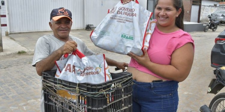 Governo da Paraíba amplia Programa de Aquisição de Alimentos e leite começa a ser distribuído com 4 mil famílias em João Pessoa