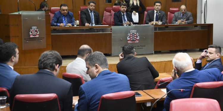 Proposta de ampliação das emendas impositivas com foco na Saúde é lida na CMJP