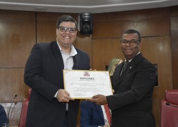 CMJP concede cidadania pessoense ao comunicador Cacá Barbosa