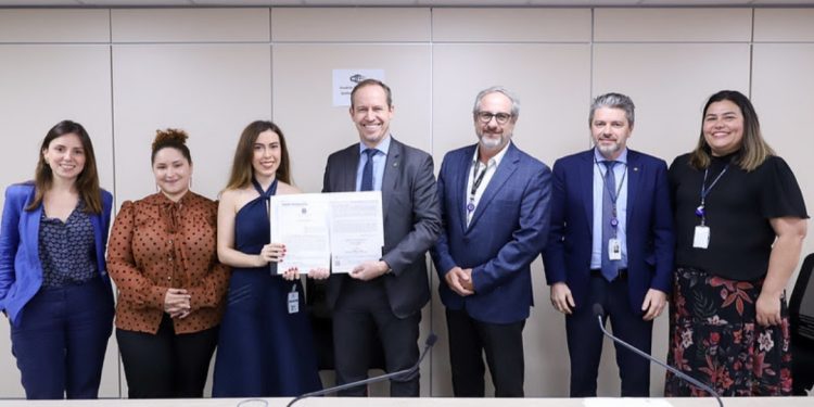 ABRANET formaliza adesão ao programa Celular Seguro