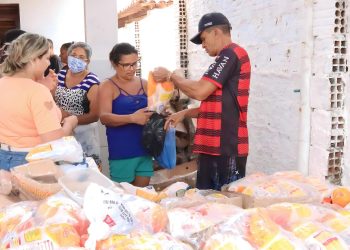 Prefeitura de Conde beneficia quase 10 mil famílias com a distribuição das aves natalinas