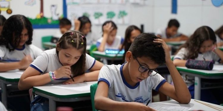 Patos é destaque nacional após saltar de 39% de estudantes leitores de texto, em 2022, para 57% em 2023