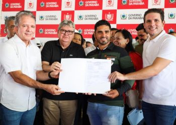 João Azevêdo participa de sorteio de 856 apartamentos dos Residenciais São Judas Tadeu I e II e entrega escrituras de imóveis em Patos