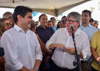 Murilo acompanha governador em Pocinhos, durante assinatura de convênios e anúncio de obras