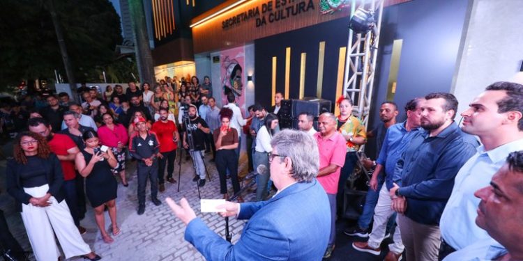 João Azevêdo inaugura sede da Secretaria de Cultura e autoriza investimentos para o carnaval 2024