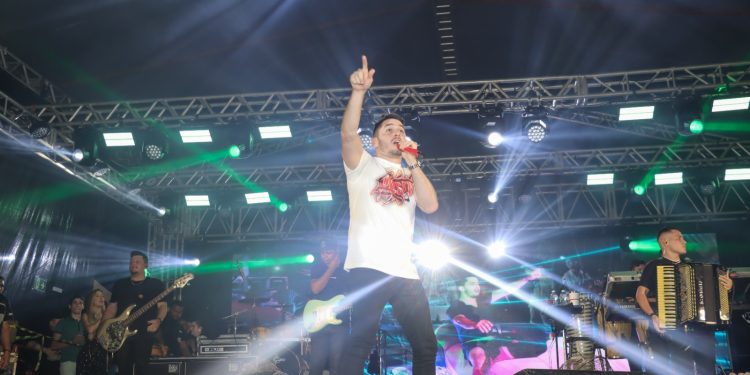 Shows de Xand Avião e Jonas Esticado comemoraram o aniversário de 67 anos de Cabedelo