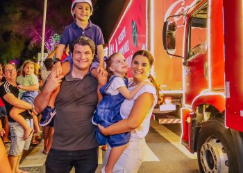 Leo Bezerra convida público a conferir decoração natalina de João pessoa durante evento da Caravana da Coca-Cola