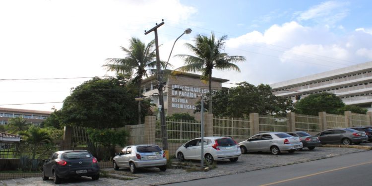 UEPB divulga edital de concurso público com 47 vagas para professor da instituição