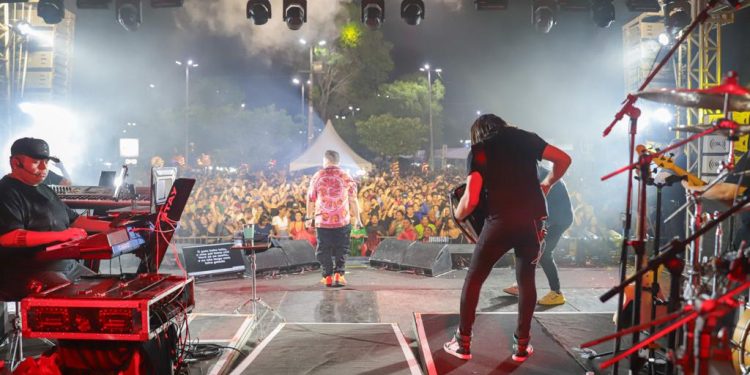 Shows de Xand Avião e Jonas Esticado comemoraram o aniversário de 67 anos de Cabedelo