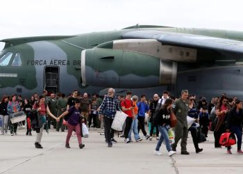 Voo para resgate de mais brasileiros em Gaza decola para o Egito