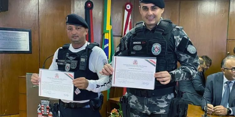Vereadores de João Pessoa homenageiam policiais militares por elucidação de crime de estelionato praticado na Capital por corretor de imóveis