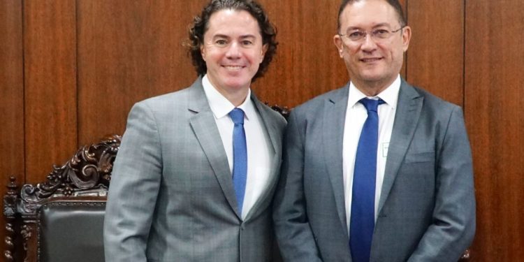 Senador Veneziano consegue no Ministério da Saúde cobertura de 100% do PSF para Campina Grande