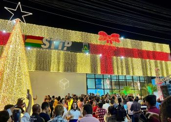 STTP inaugura iluminação natalina com participação de coral de servidores