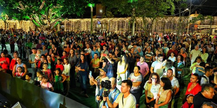 Natal Iluminado ganha espaço para mais 6 mil pessoas às margens do Açude Velho