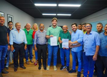 Bruno sanciona lei que amplia as alternativas de uso de veículos pelos taxistas de Campina Grande