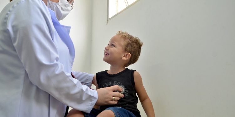 Prefeitura de Campina Grande inicia atendimentos pediátricos descentralizados com ambulatório itinerante