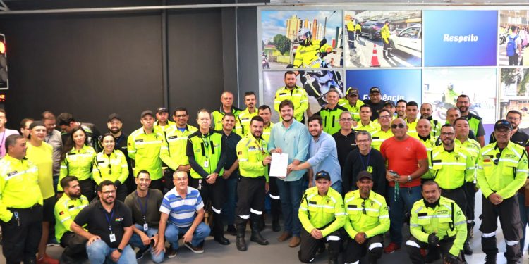 Sancionada lei que institui adicional de periculosidade e desoneração de horas-extras e plantões aos Agentes de Trânsito de Campina Grande