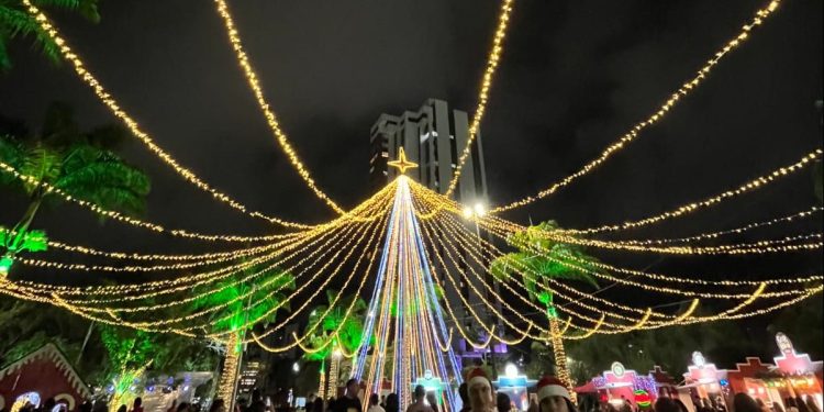 Turistas elogiam edição 2023 do Natal Iluminado de Campina Grande