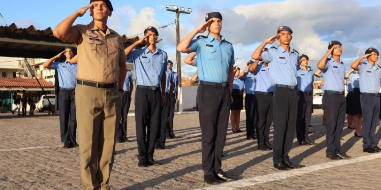 Solenidade marca a formatura dos alunos do ensino médio do Colégio da Polícia Militar