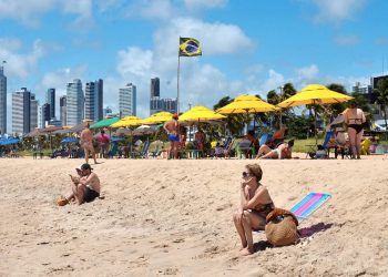 Níveis baixos de vitamina D podem ocasionar fraturas ósseas, alerta dermatologista