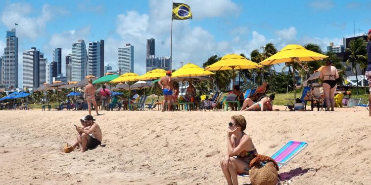 Níveis baixos de vitamina D podem ocasionar fraturas ósseas, alerta dermatologista