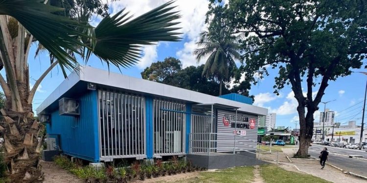 Farmácia Contêiner fez mais de 3.600 atendimentos em dois meses e estuda perfil de usuários para ampliar assistência