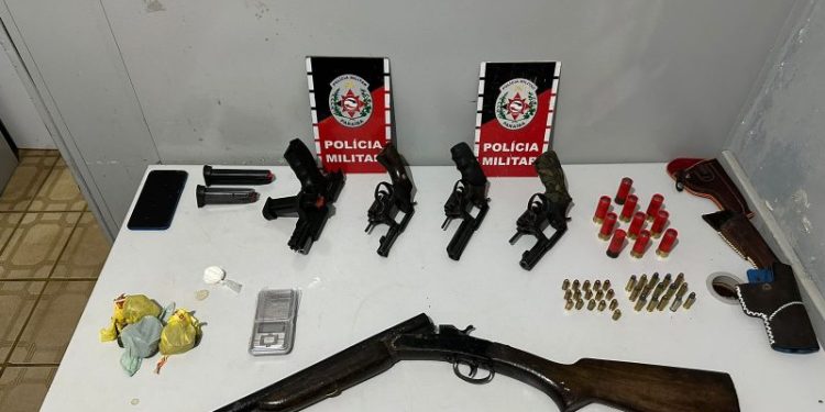 PM apreende cinco armas e prende integrante de grupo ligado ao tráfico de drogas em Mamanguape