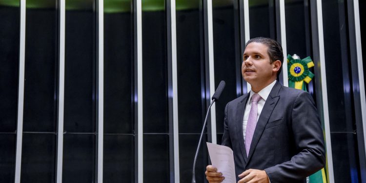 Aprovado projeto de Hugo Motta que permite acesso ao SAMU via aplicativo de celular