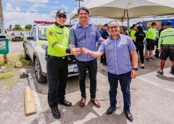 Leo Bezerra entrega nove novos veículos para fiscalização de trânsito e sinalização viária da cidade