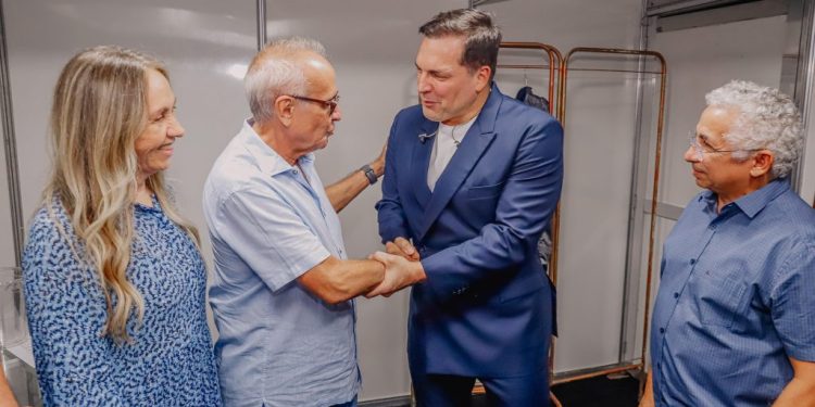 Durante Concerto de Natal, Cícero Lucena destaca inovação e criatividade da Prefeitura ao reunir atrações que emocionam o público