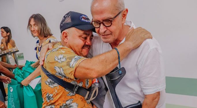 Cícero Lucena entrega 61 próteses para usuários do Centro de Reabilitação da Pessoa com Deficiência