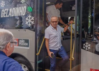 Cícero Lucena inaugura ônibus ‘Geladinho’, que circula com passagem gratuita nesta sexta-feira