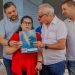 Prefeito entrega escritura dos apartamentos para 400 famílias do Residencial Saturnino de Brito e anuncia incentivos para comerciantes do local