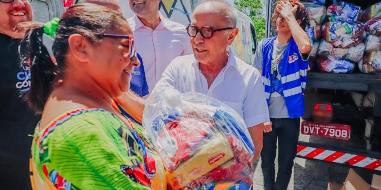 Cícero entrega cestas básicas a mais de 8 mil famílias em ação do programa Procon-JP Solidário e da Sedes