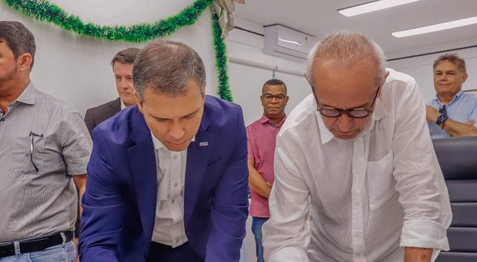 Cícero Lucena assina contrato para operação de crédito que vai viabilizar 500 novas ruas pavimentadas em João Pessoa