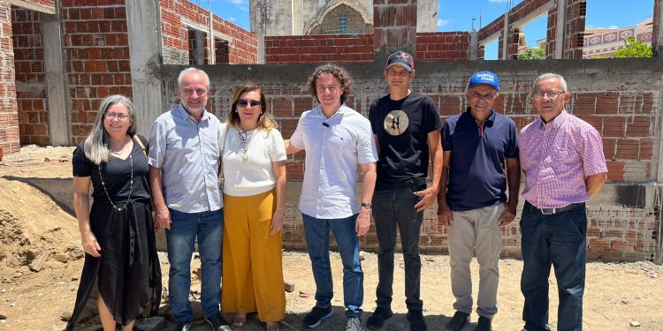 Veneziano acompanha obras, celebra mais de R$ 8 milhões de emendas investidos e recebe título de cidadania em Taperoá