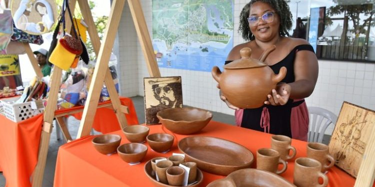 Feira dos Empreendimentos encerra Mês da Economia Solidária com exposição e comercialização de produtos