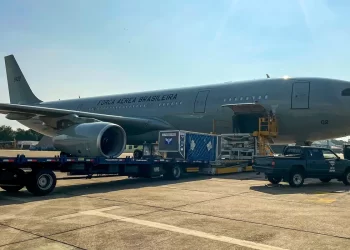 Terceiro voo de repatriação de brasileiros em Gaza decola do Rio