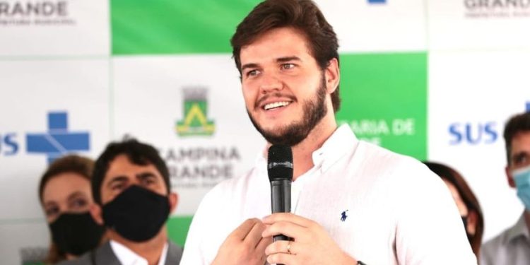 Prefeito de Campina Grande convoca, de uma só vez, 262 concursados que estavam na fila de espera