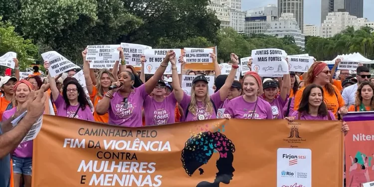 Lula sanciona lei que protege mulheres de violência em bares e shows