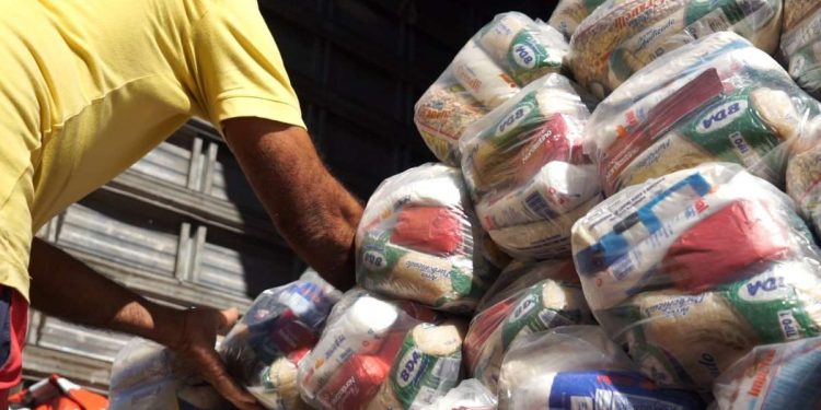 Prefeitura de Cajazeiras vai distribuir 3 mil cestas básicas para famílias em vulnerabilidade social