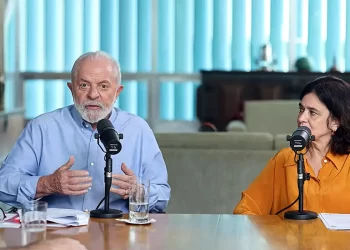 Lula opina que quem divulga fake news sobre vacinas deve ser criminalizado