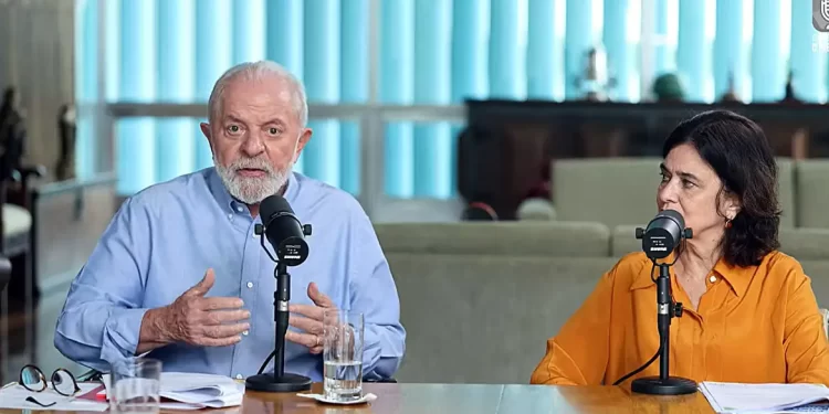 Lula opina que quem divulga fake news sobre vacinas deve ser criminalizado