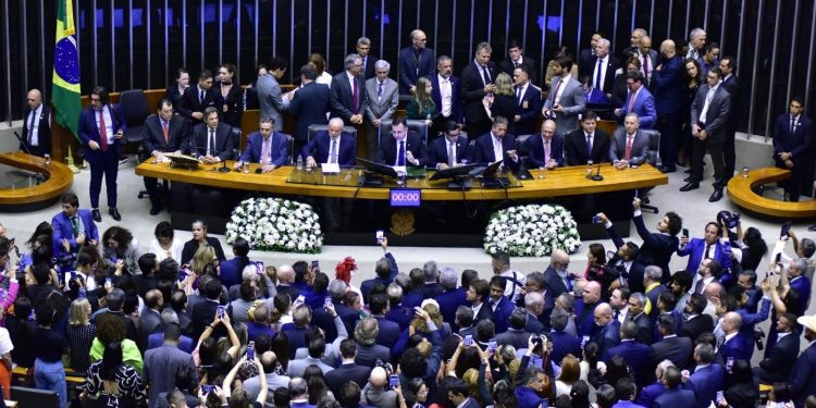 Congresso Nacional promulga emenda constitucional da reforma tributária