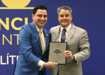 Efraim recebe prêmio de ‘melhor mandato do Congresso Nacional em 2023’
