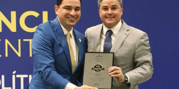 Efraim recebe prêmio de ‘melhor mandato do Congresso Nacional em 2023’