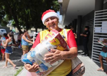 Prefeitura de Cabedelo entrega cestas básicas a famílias em situação de vulnerabilidade social e financeira