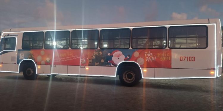 Ônibus com temática natalina começam a circular a partir desta quarta-feira na Capital